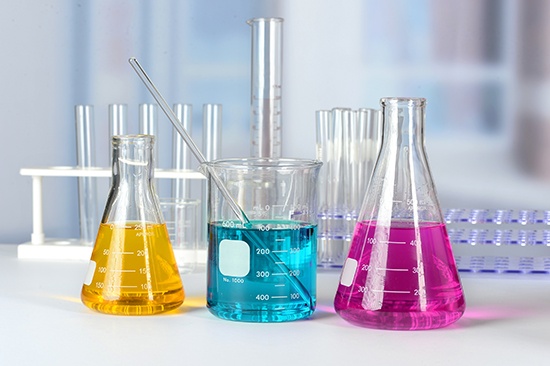Chemical flasks of applications of potassium hydroxide solution