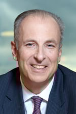 Vynova_Stefan_Sommer_headshot